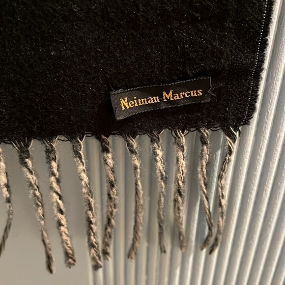 NWOT!  Neiman Marcus Zebra/Geometric Print Scarf - Picture 4 of 5